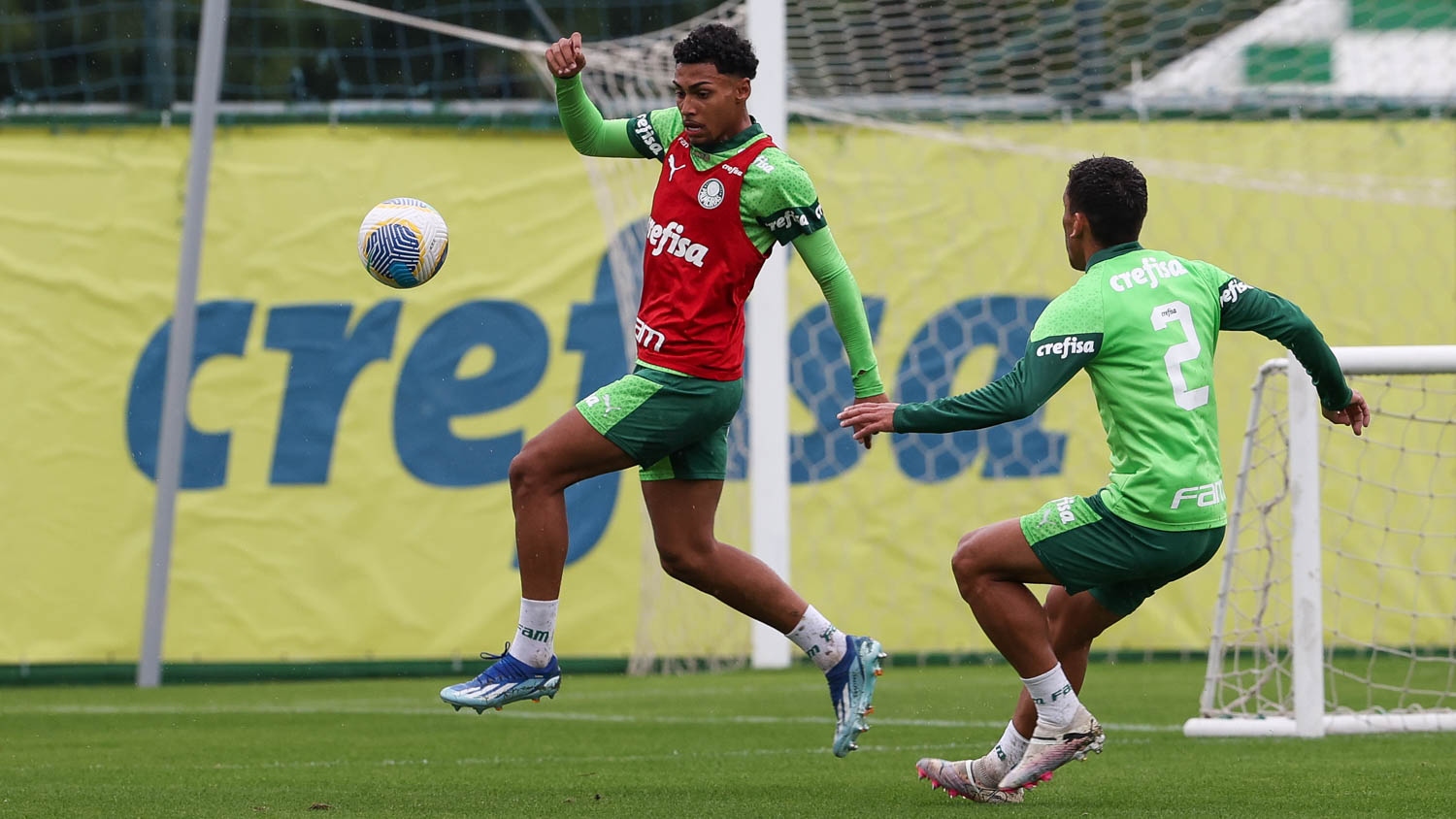 Palmeiras Renova Contrato com Crias da Academia: Zagueiro Michel e Atacante Luighi